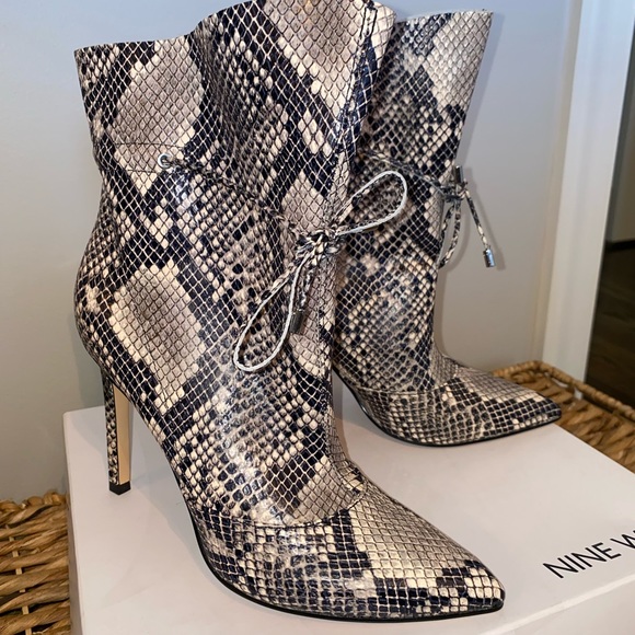 Genuine Leather Natural Snake Skin Print Nine West Tirzah Ankle Boots 6.5 - Picture 4 of 11